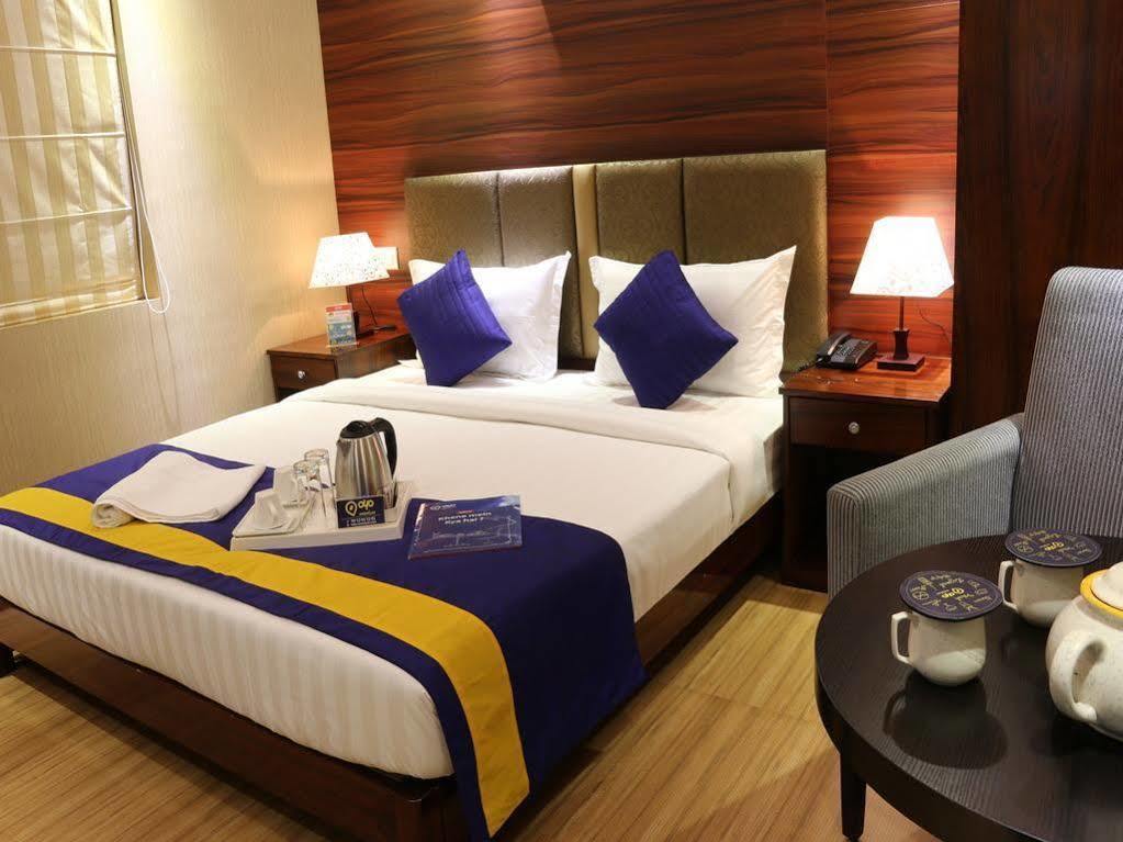Oyo Premium Lansdowne Hotel Kolkata Exterior photo